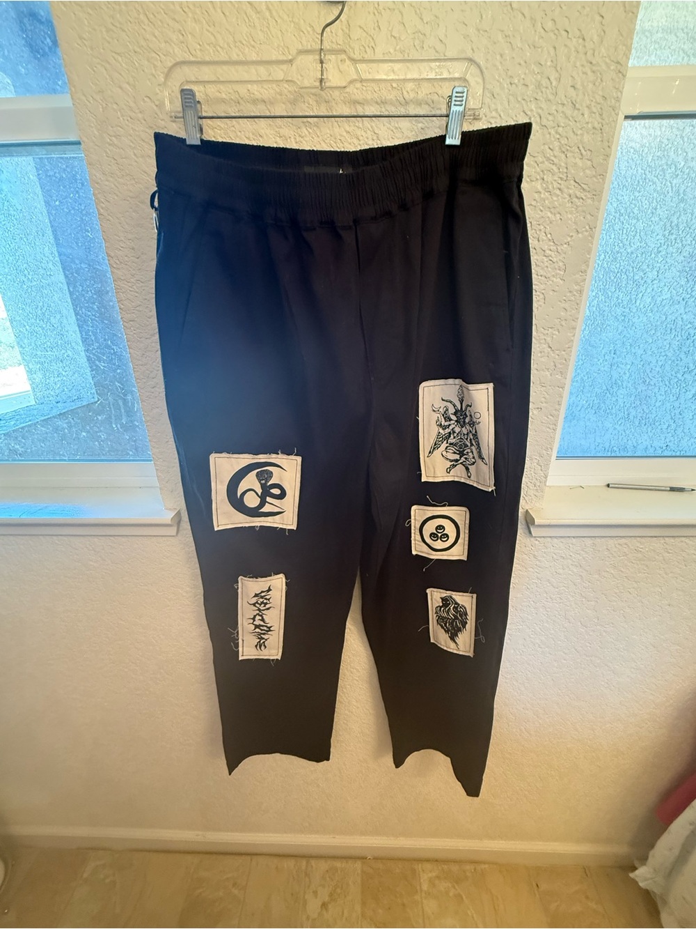 Welcome Volume Black Skaters and Street wear pants Size XL NWT by Zumiez Patches